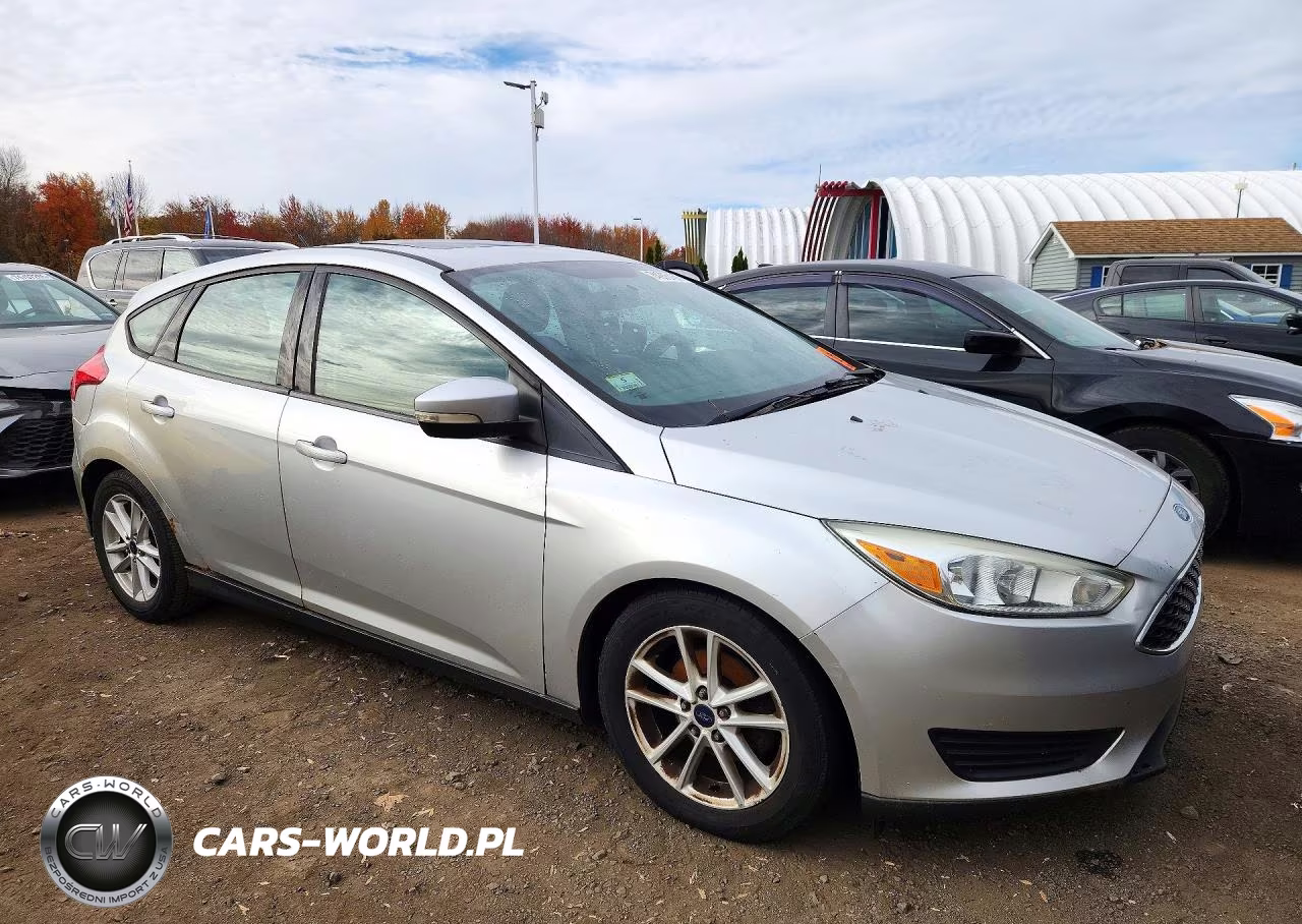 2016 Ford Focus Se VIN:1FADP3K22GL240100 - 4
