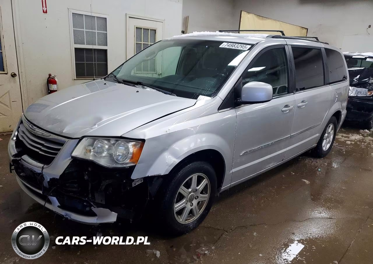 2012 Chrysler Town & Country Touring – zdjęcie 1 z 13
