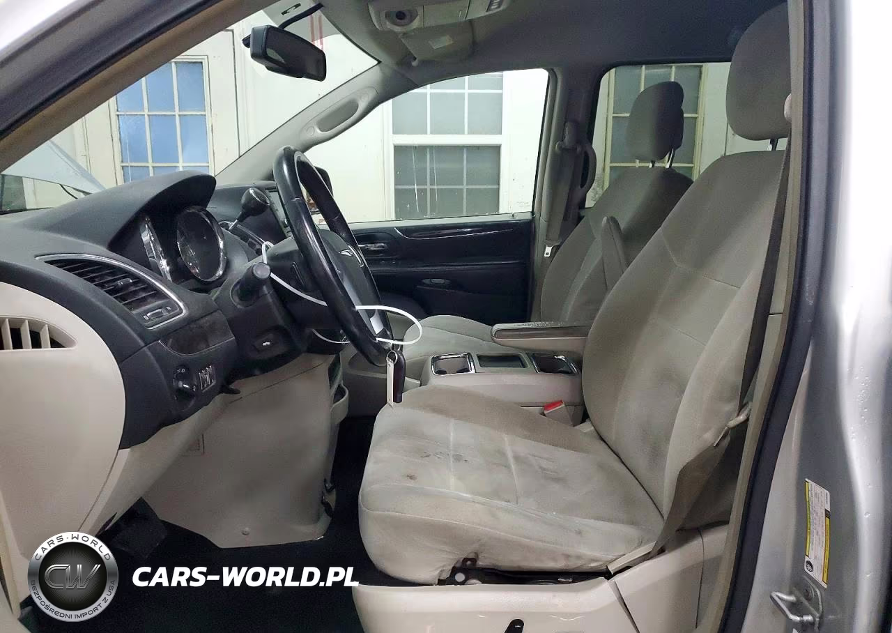 2012 Chrysler Town & Country Touring VIN:2C4RC1BG9CR136992 - 7