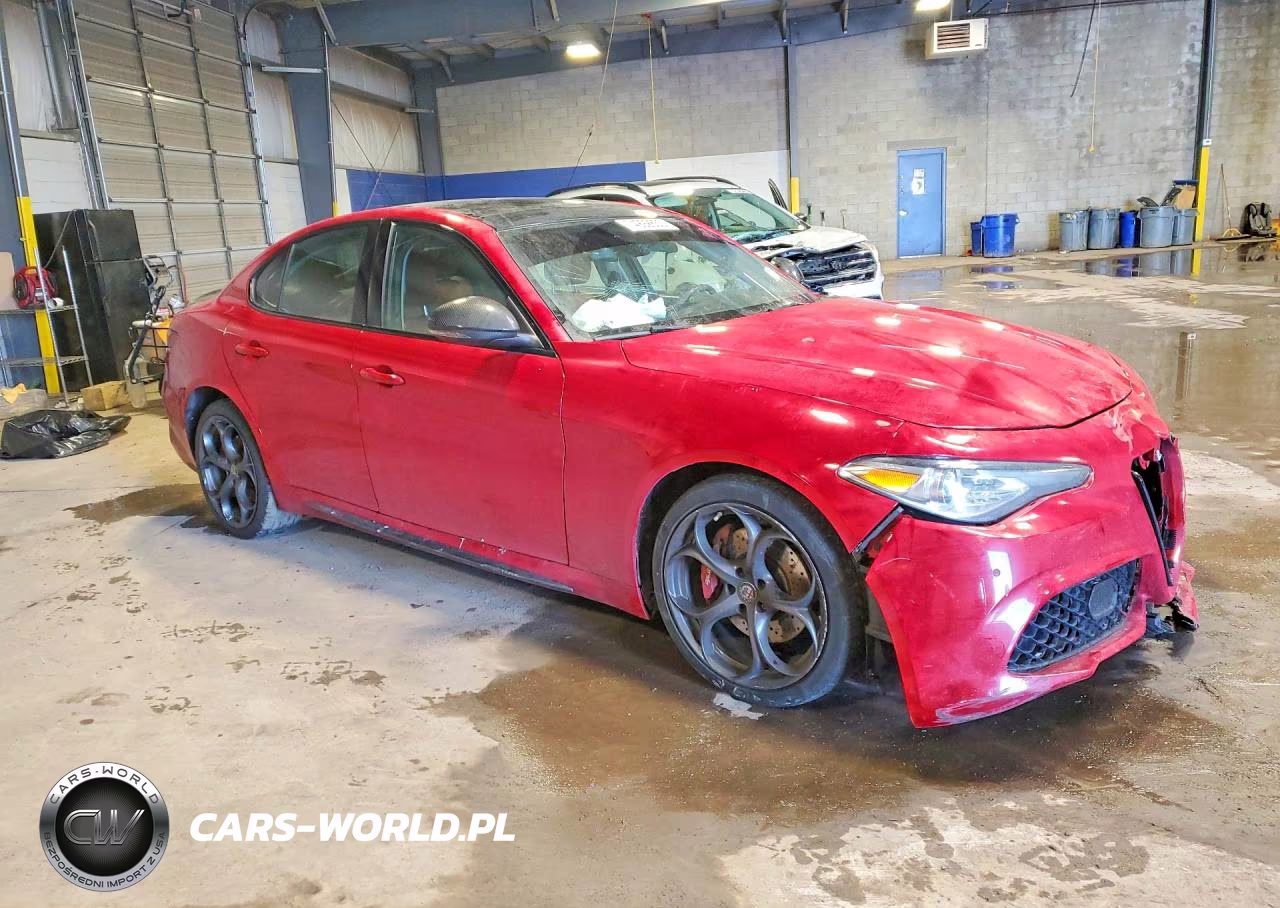 2018 Alfa Romeo Giulia Ti Q4 VIN:ZARFAEENXJ7567615 - 4
