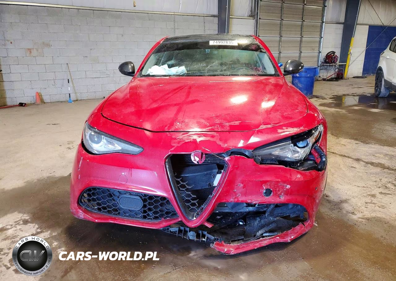 2018 Alfa Romeo Giulia Ti Q4 VIN:ZARFAEENXJ7567615 - 5