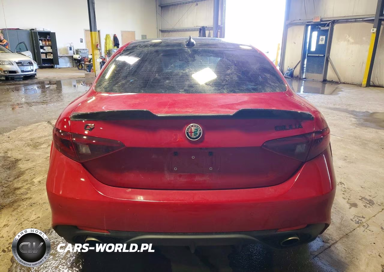 2018 Alfa Romeo Giulia Ti Q4 VIN:ZARFAEENXJ7567615 - 6