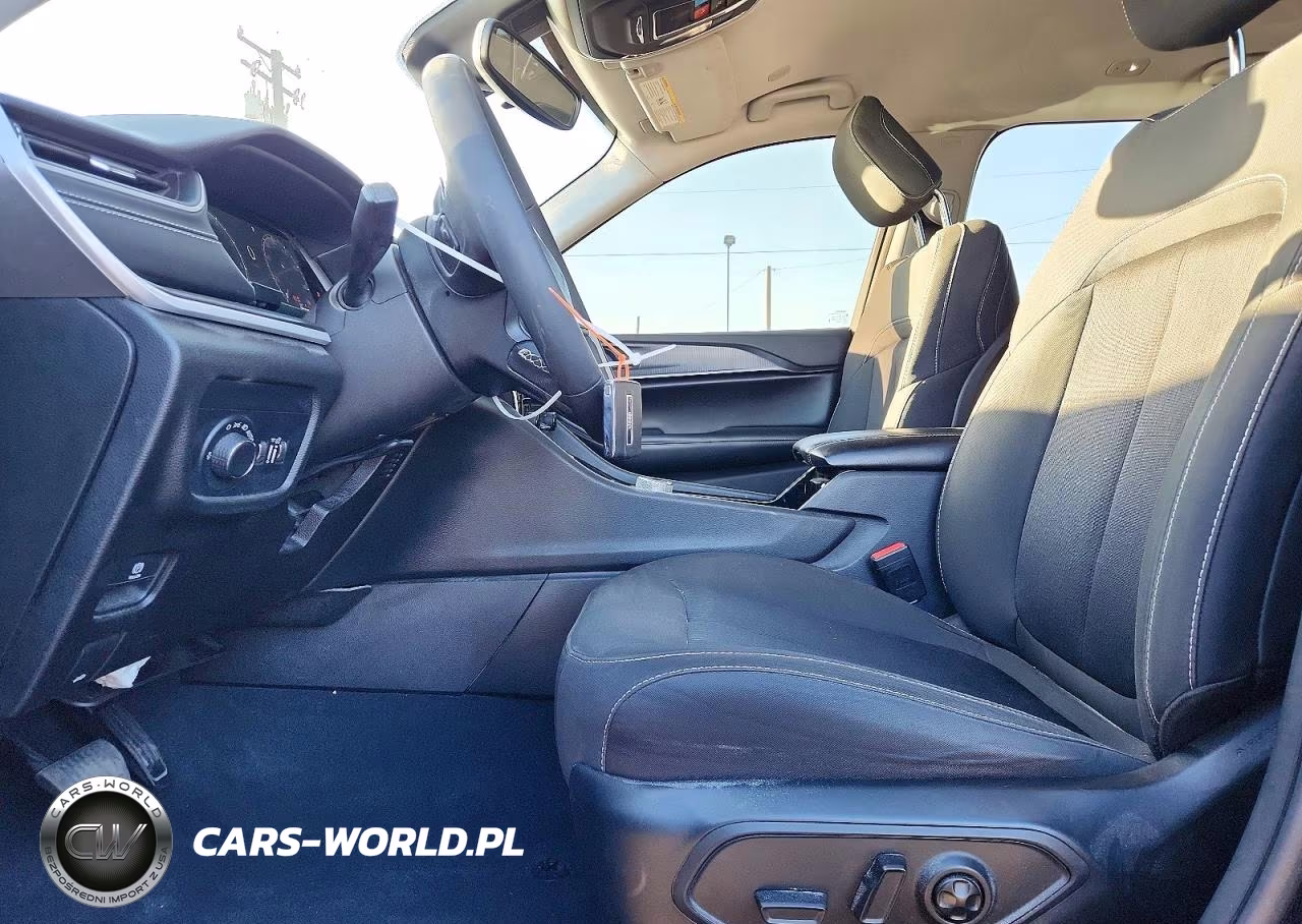 2023 Jeep Grand Cherokee L Laredo 4X4 VIN:1C4RJKAG8P8870196 - 7