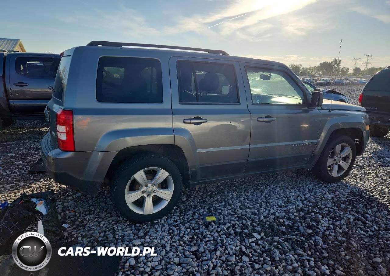 2014 Jeep Patriot Latitude VIN:1C4NJPFB7ED563096 - 3