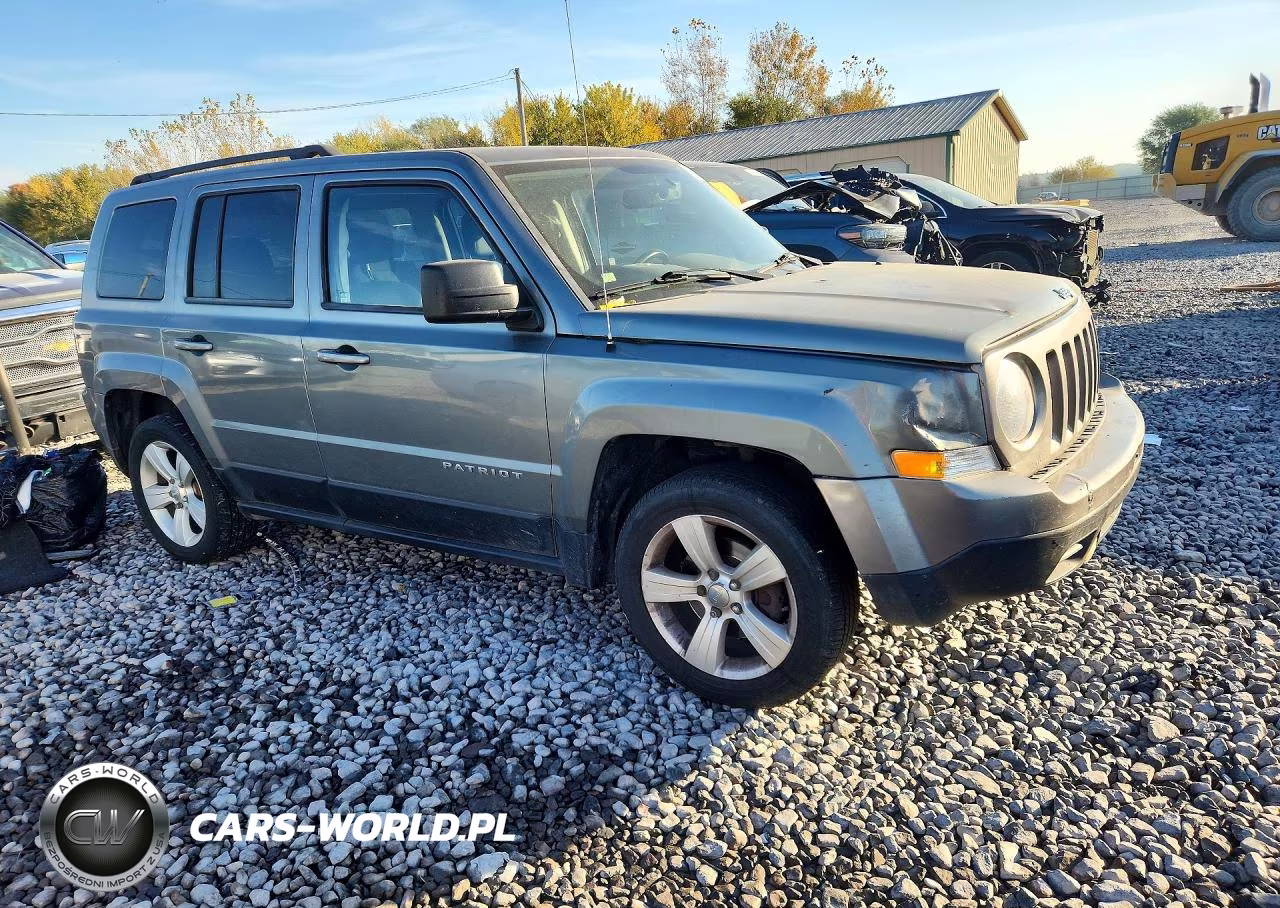 2014 Jeep Patriot Latitude VIN:1C4NJPFB7ED563096 - 4