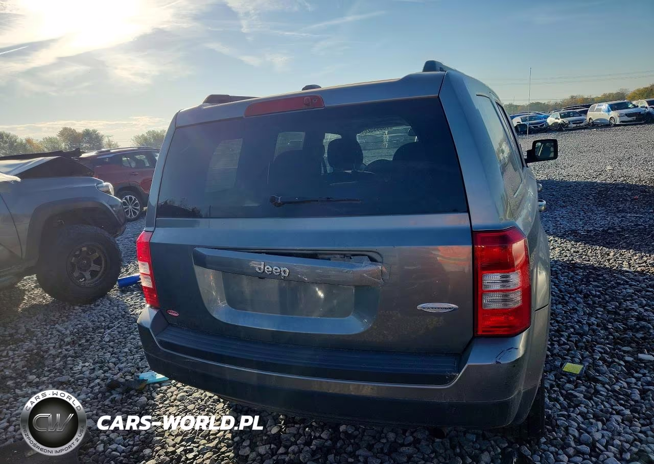 2014 Jeep Patriot Latitude VIN:1C4NJPFB7ED563096 - 6