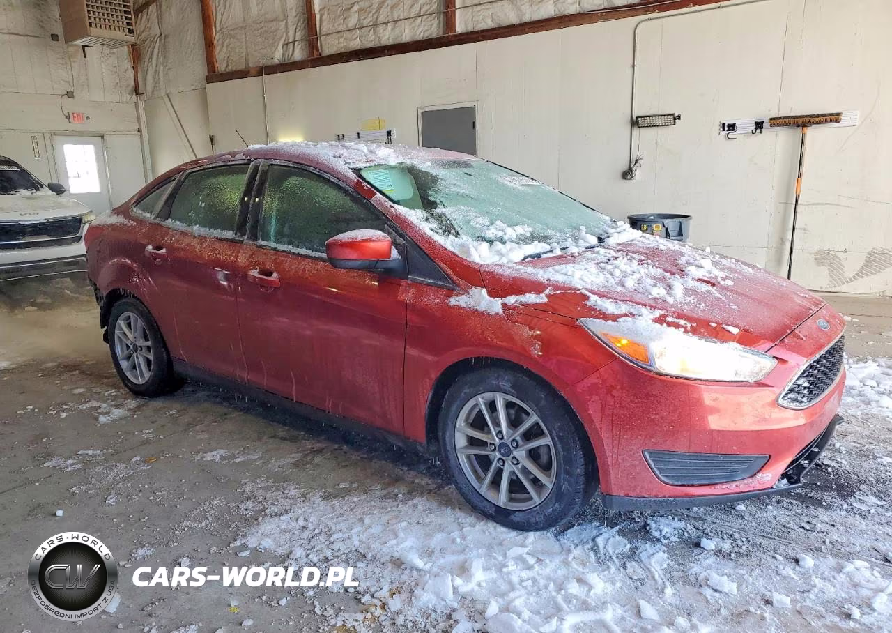 2018 Ford Focus Se VIN:1FADP3F25JL276879 - 4