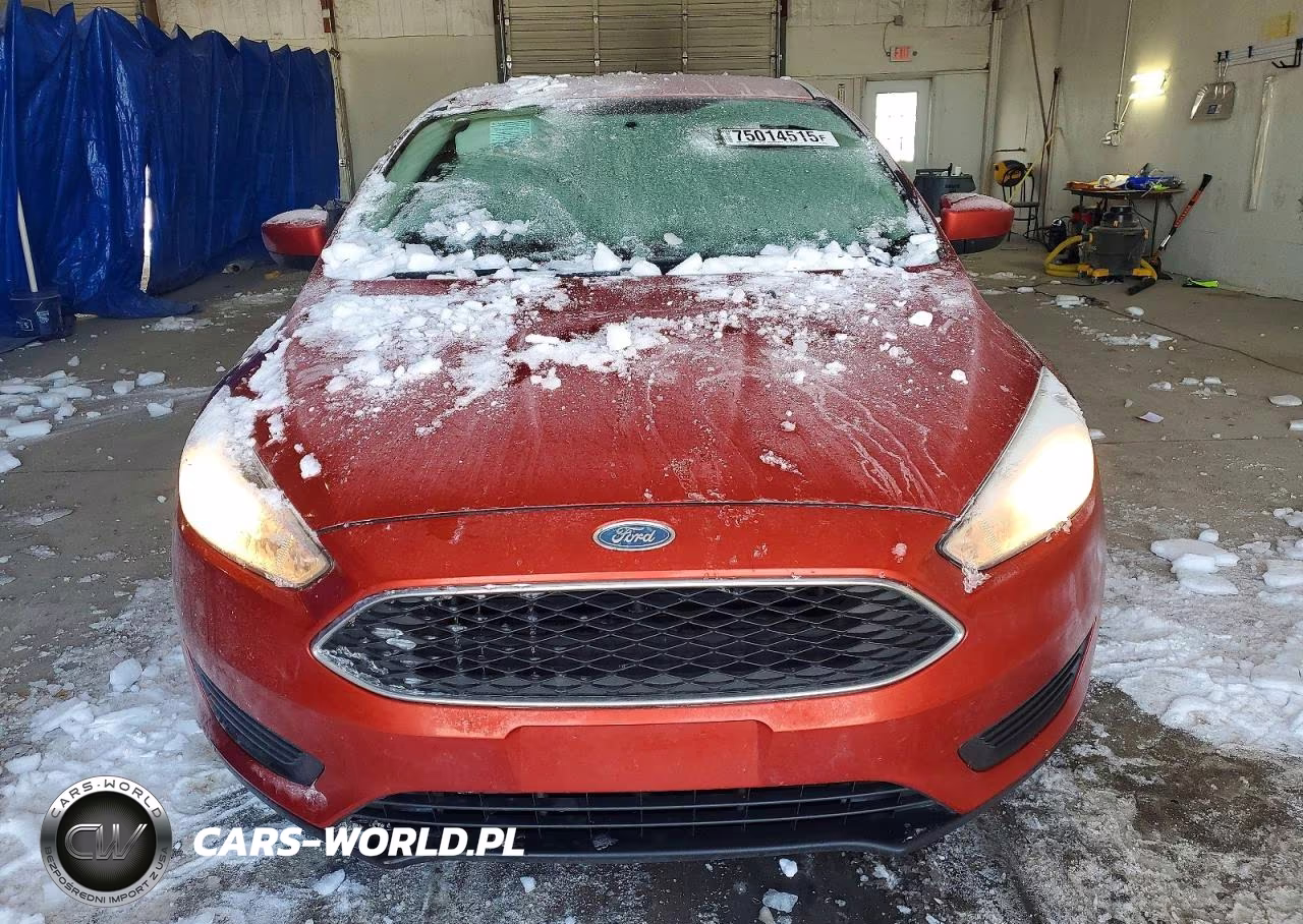 2018 Ford Focus Se VIN:1FADP3F25JL276879 - 5