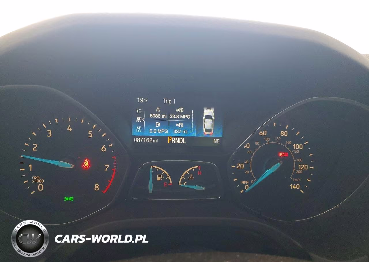 2018 Ford Focus Se VIN:1FADP3F25JL276879 - 9