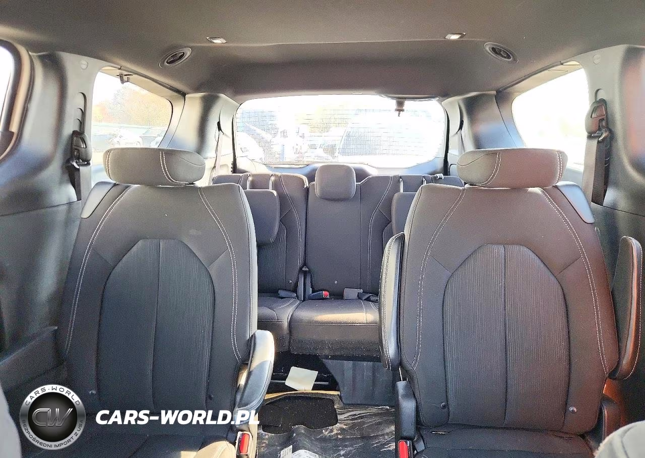 2019 Chrysler Pacifica Touring Plus VIN:2C4RC1FG4KR708513 - 10