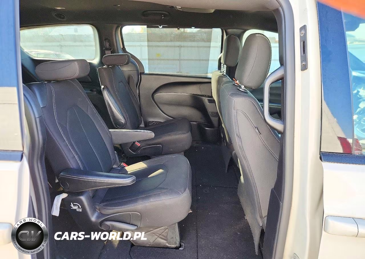2019 Chrysler Pacifica Touring Plus VIN:2C4RC1FG4KR708513 - 11