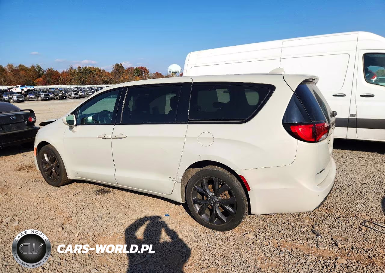 2019 Chrysler Pacifica Touring Plus VIN:2C4RC1FG4KR708513 - 2