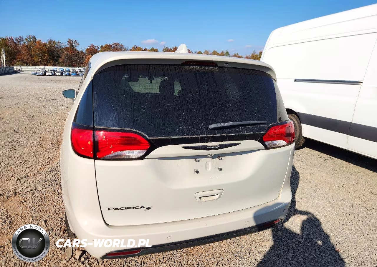 2019 Chrysler Pacifica Touring Plus VIN:2C4RC1FG4KR708513 - 6