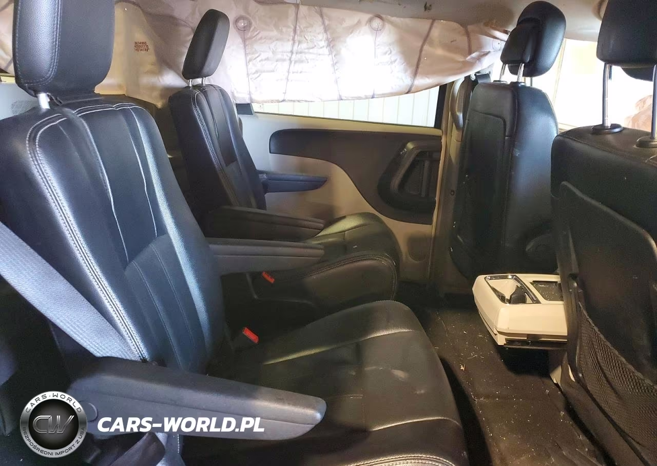 2015 Chrysler Town & Country Touring VIN:2C4RC1BG4FR510395 - 11