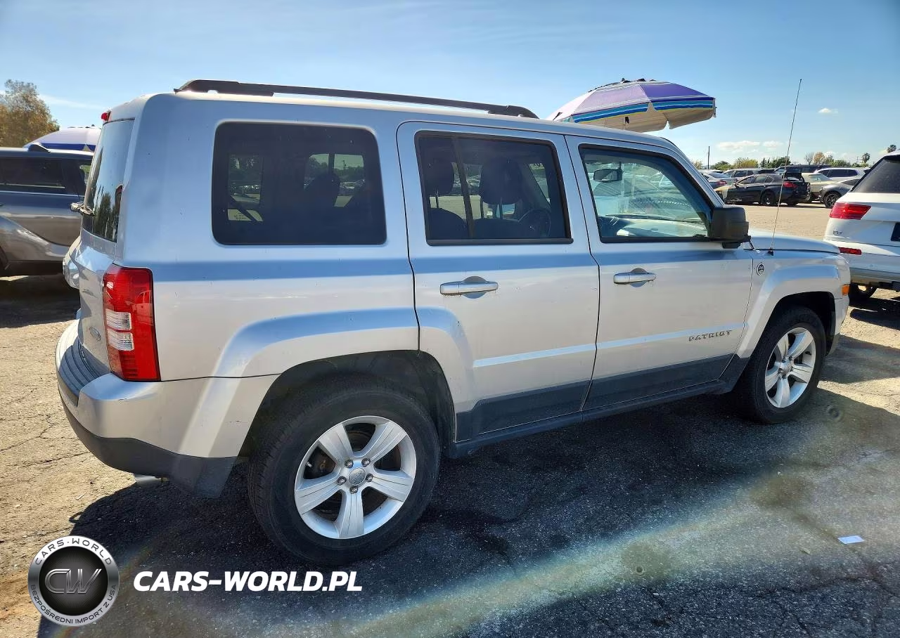 2012 Jeep Patriot Latitude VIN:1C4NJRFB4CD650530 - 3