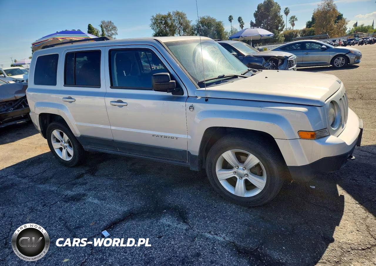 2012 Jeep Patriot Latitude VIN:1C4NJRFB4CD650530 - 4