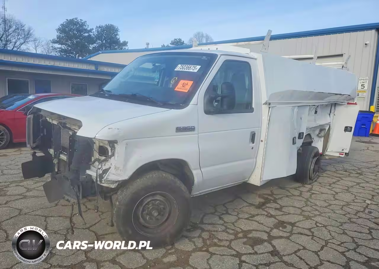 2022 Ford Econoline E350 Super Duty Cutaway Van
