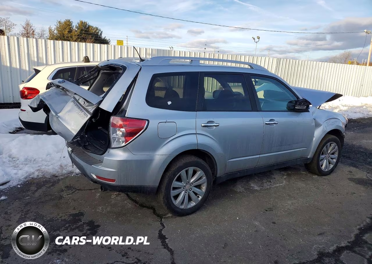 2011 Subaru Forester Touring VIN:JF2SHAGC0BH747563 - 3