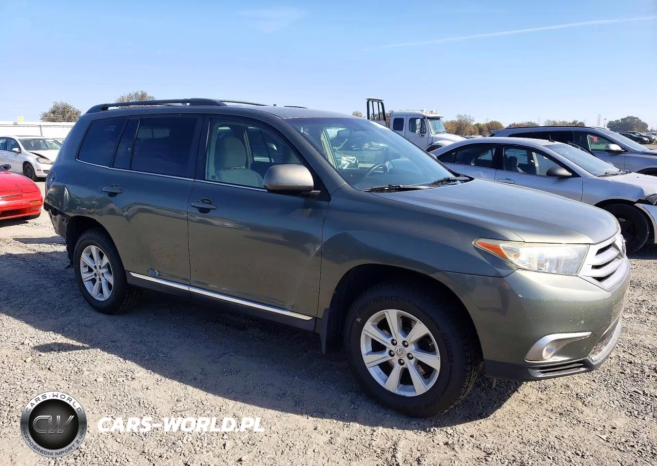 2013 Toyota Highlander Plus VIN:5TDBK3EH8DS184996 - 4