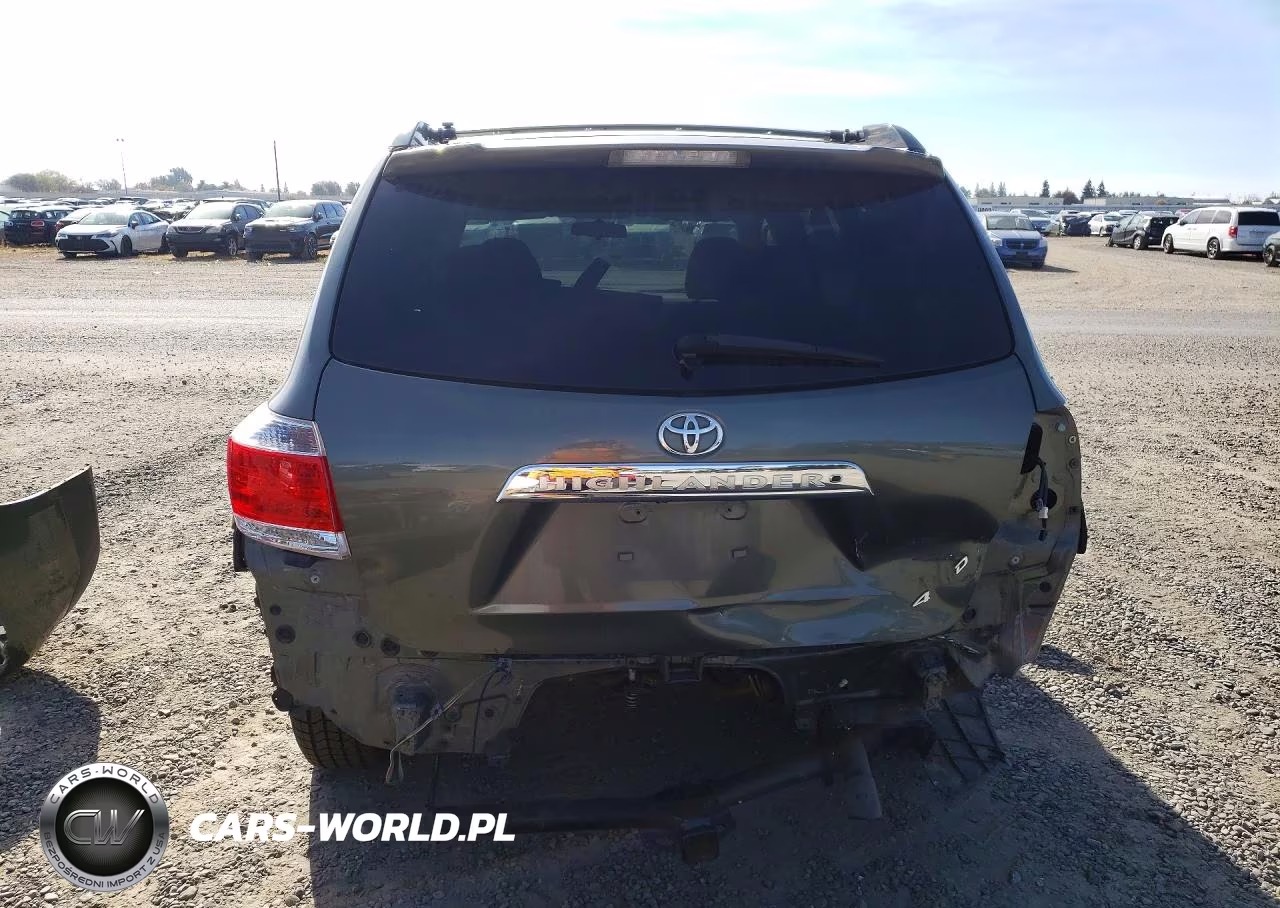 2013 Toyota Highlander Plus VIN:5TDBK3EH8DS184996 - 6