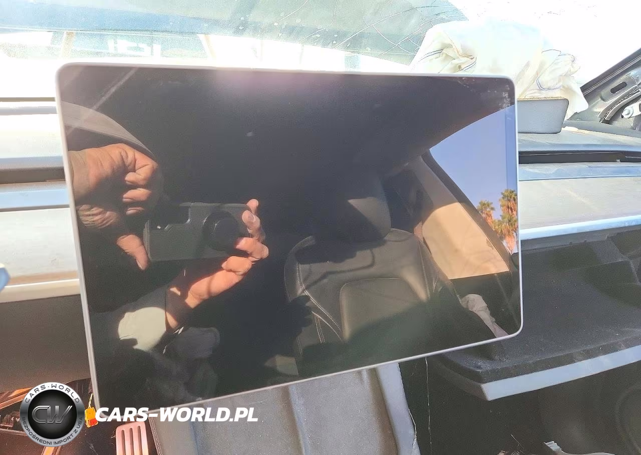 2024 Tesla Model Y VIN:7SAYGDEF8RF087408 - 9