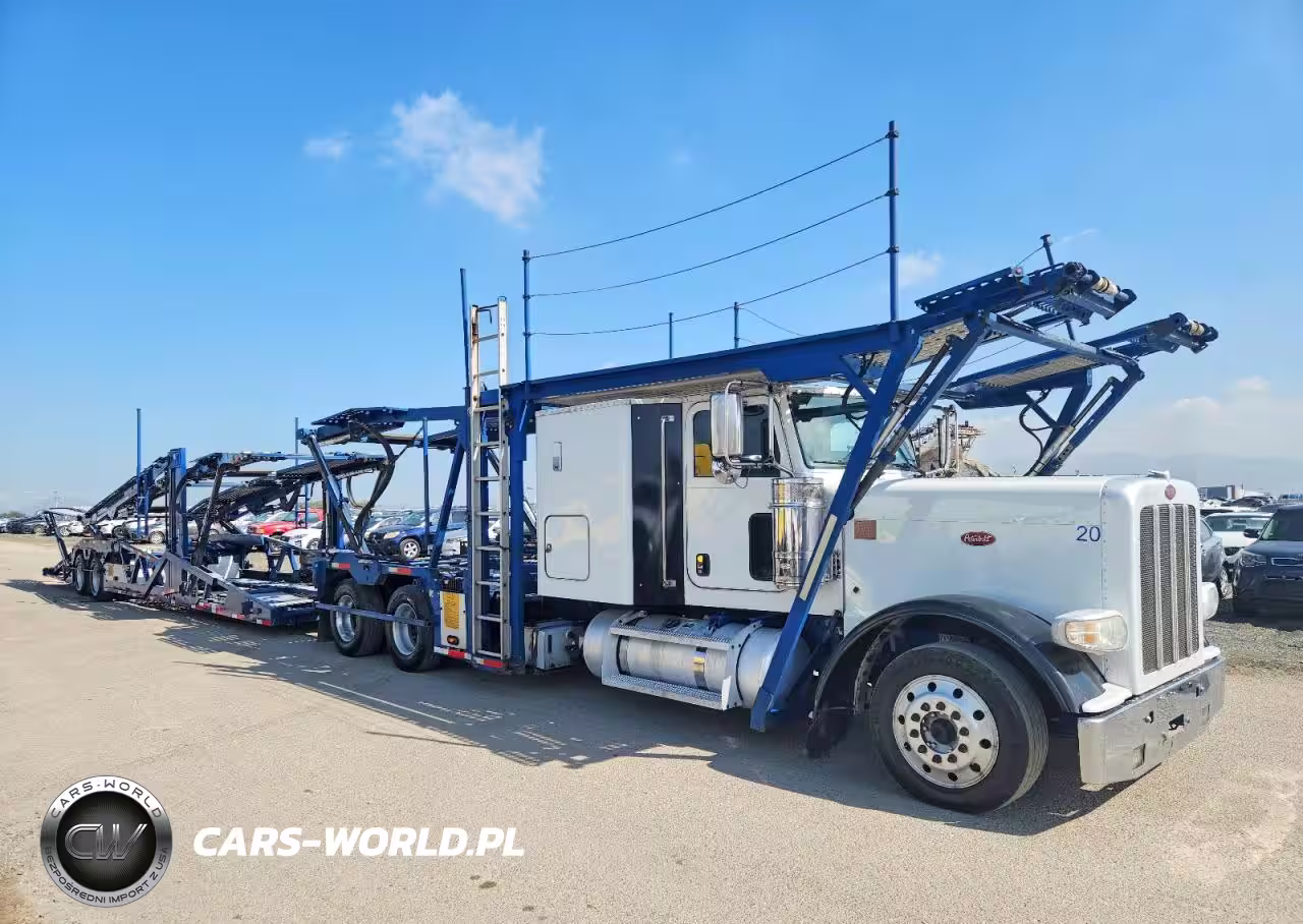 2016 Peterbilt 389 Car Hauler Truck