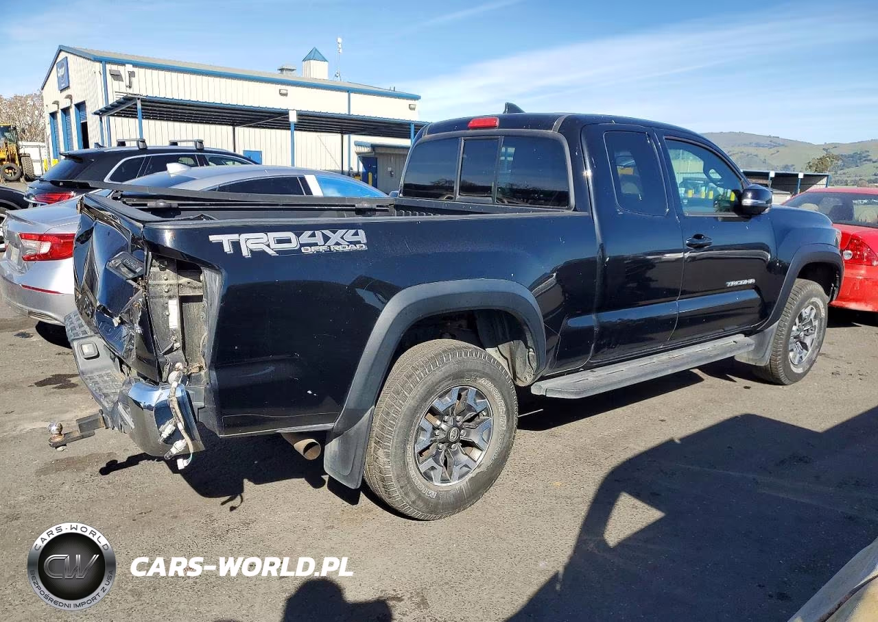 2017 Toyota Tacoma Access Cab VIN:5TFSZ5ANXHX062787 - 3