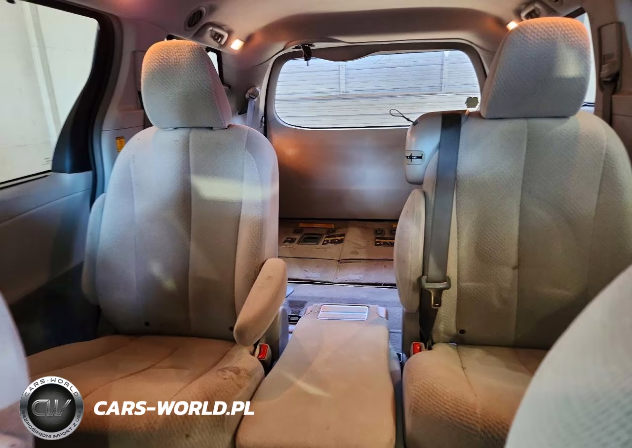 2013 Toyota Sienna Le VIN:5TDKK3DC8DS330304 - 10