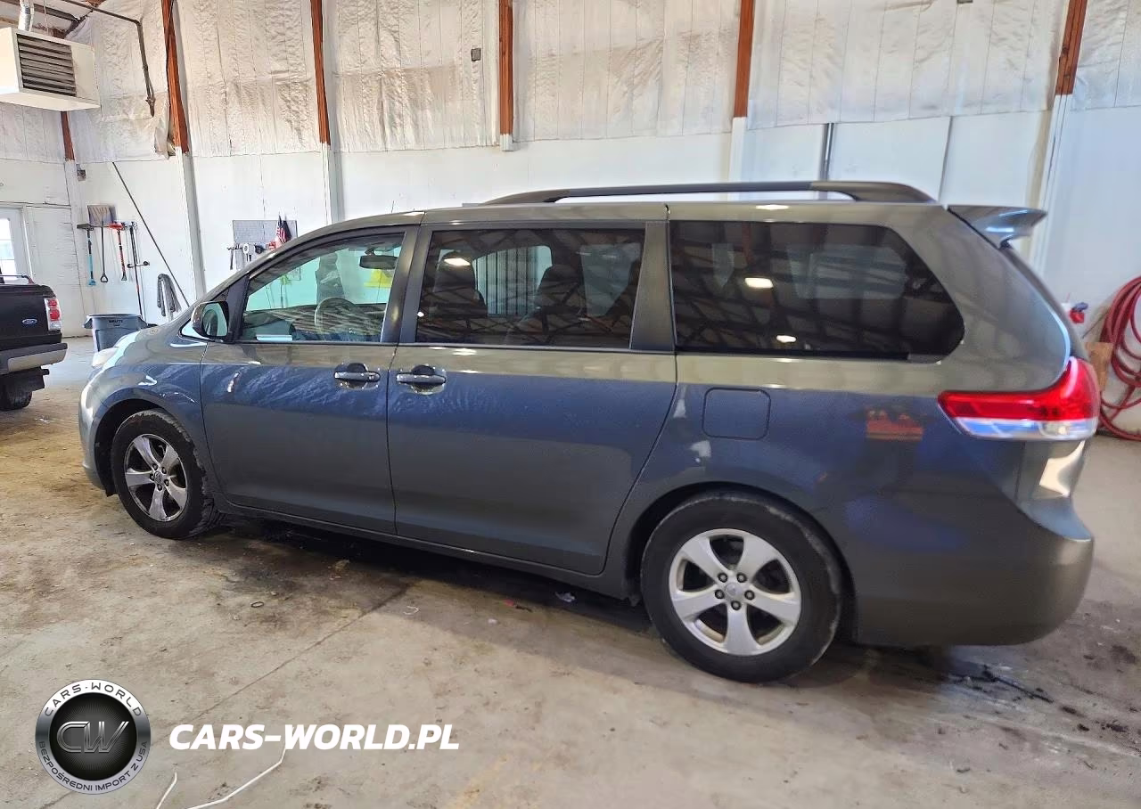 2013 Toyota Sienna Le VIN:5TDKK3DC8DS330304 - 2