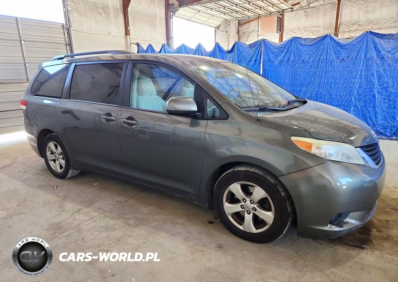 2013 Toyota Sienna Le VIN:5TDKK3DC8DS330304 - 4