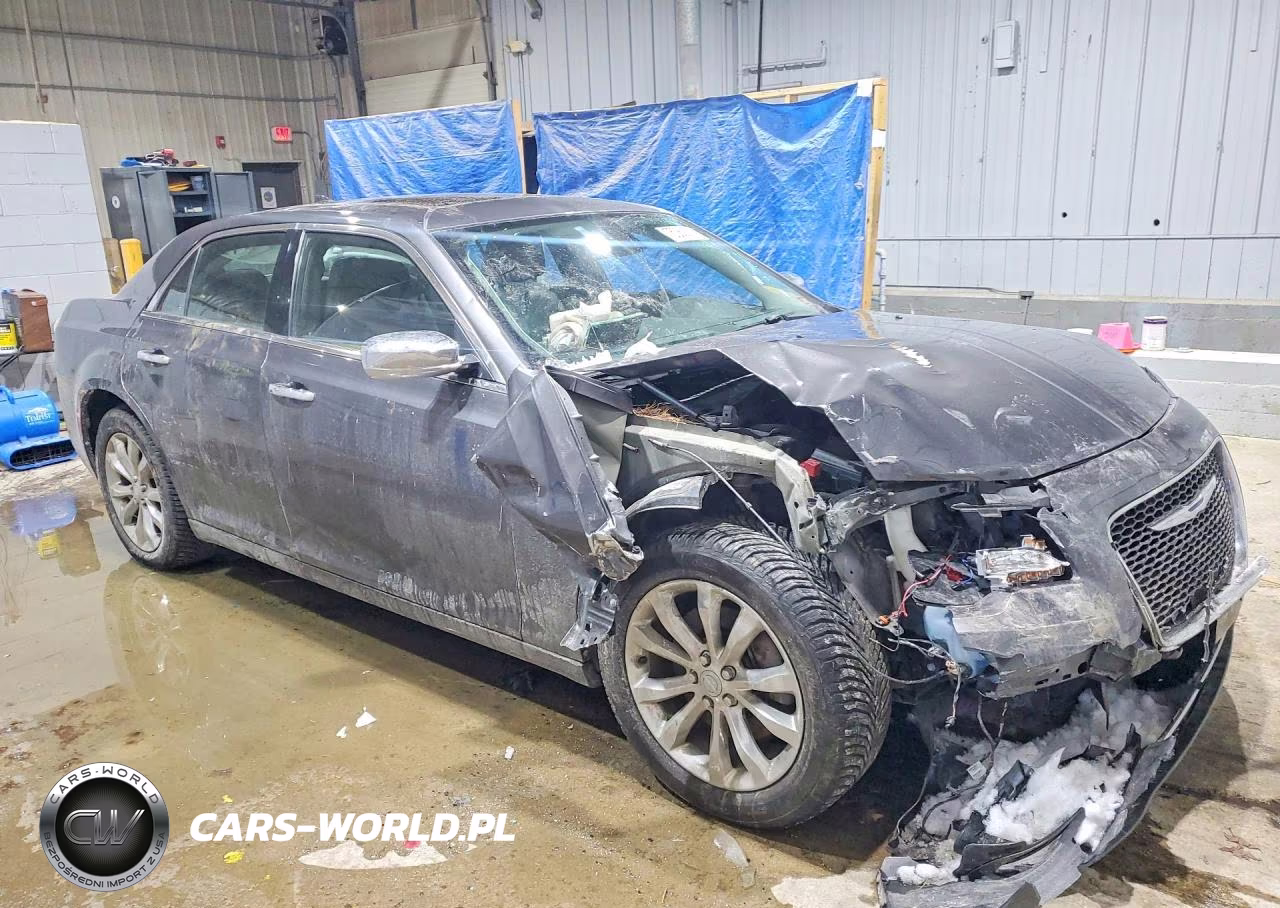 2017 Chrysler 300C VIN:2C3CCAKG5HH566770 - 4