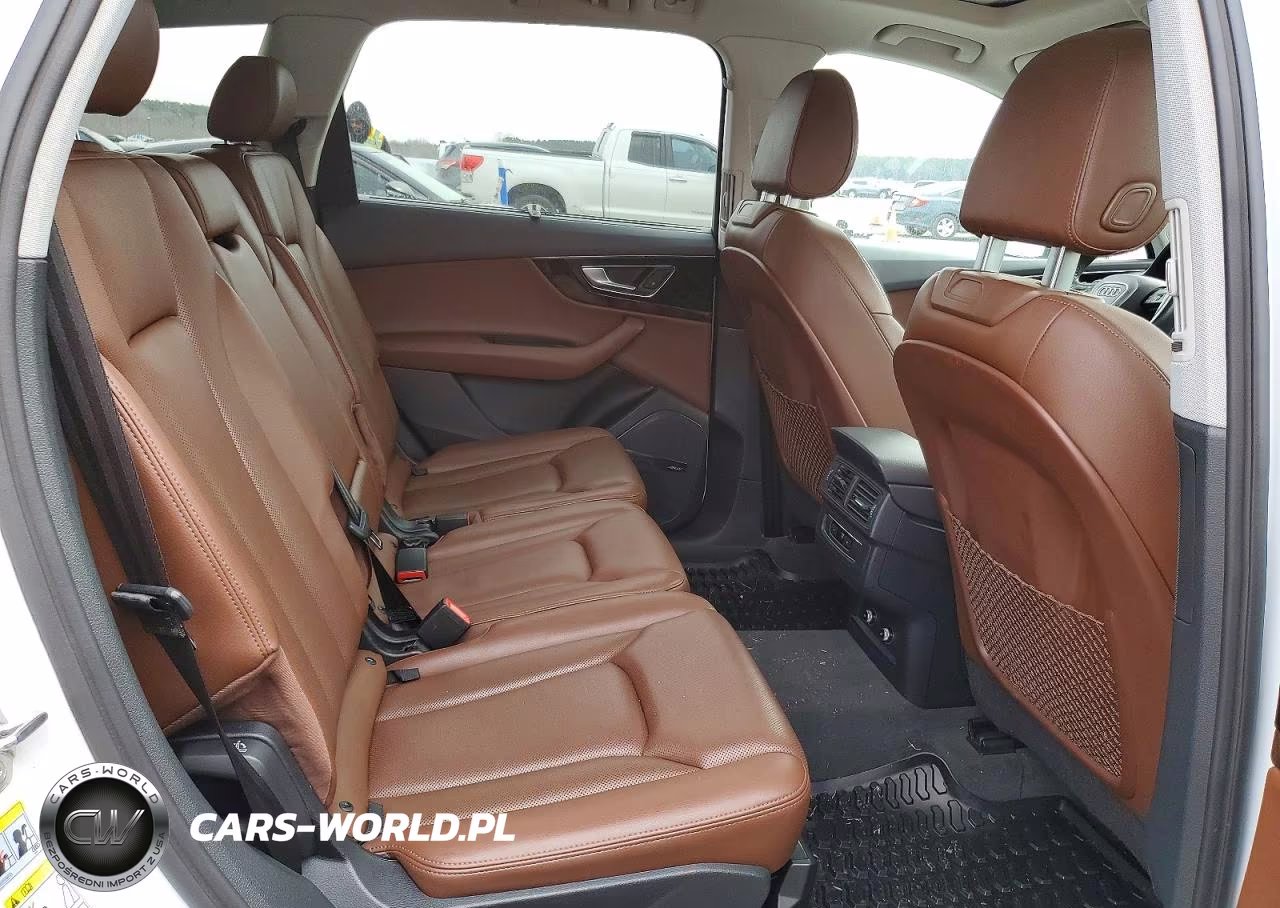 2018 Audi Q7 Premium Plus VIN:WA1LAAF70JD003389 - 10