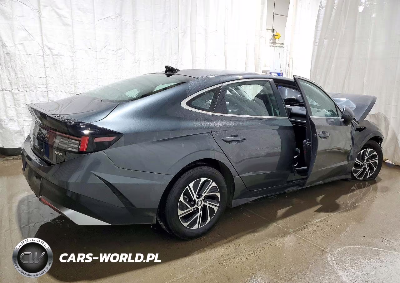 2026 Hyundai Sonata Hybrid Blue VIN:KMHL24JJXTA170270 - 3