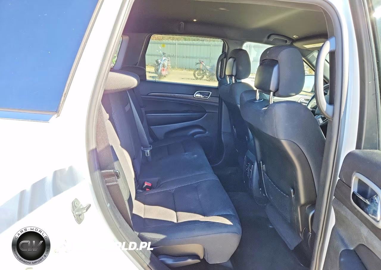 2018 Jeep Grand Cherokee Laredo VIN:1C4RJFAG2JC375570 - 10