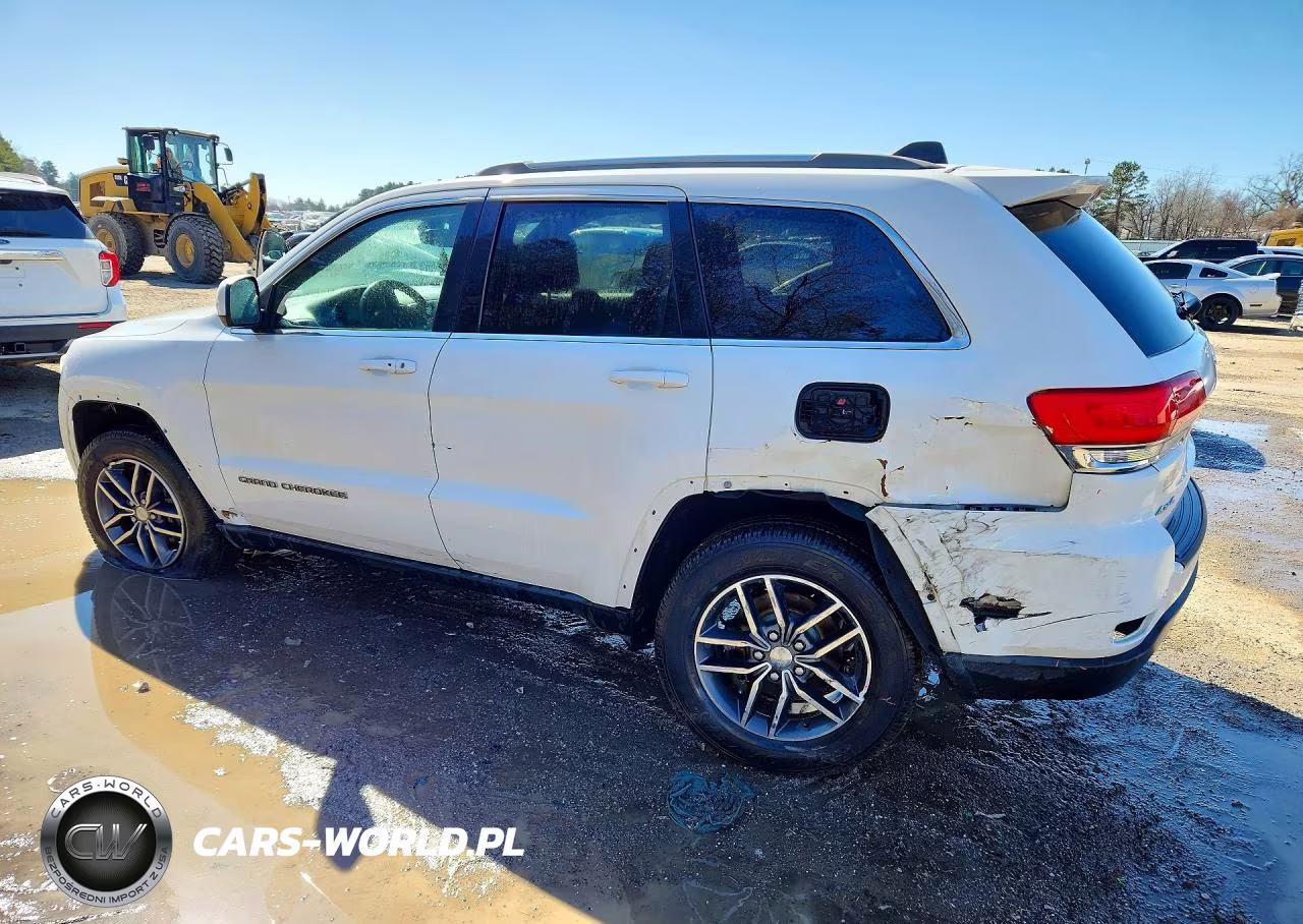 2018 Jeep Grand Cherokee Laredo VIN:1C4RJFAG2JC375570 - 2
