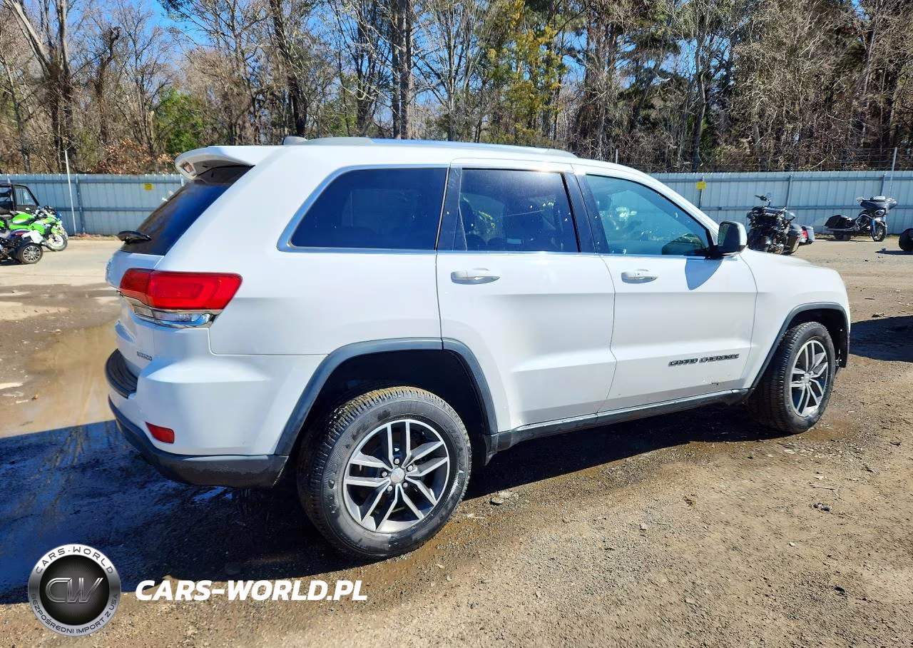 2018 Jeep Grand Cherokee Laredo VIN:1C4RJFAG2JC375570 - 3