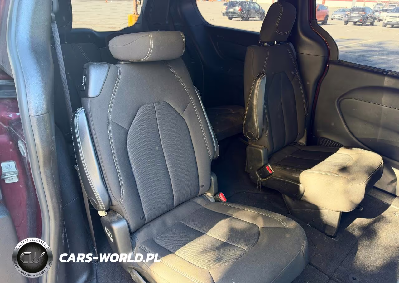 2021 Chrysler Pacifica Touring VIN:2C4RC1FG4MR503292 - 6
