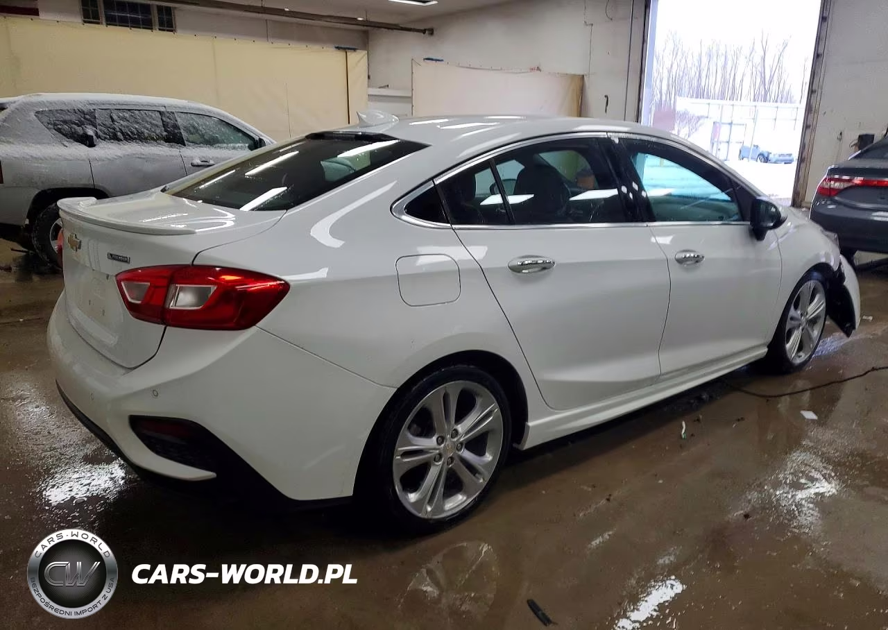 2017 Chevrolet Cruze Premier VIN:1G1BF5SM1H7118588 - 3