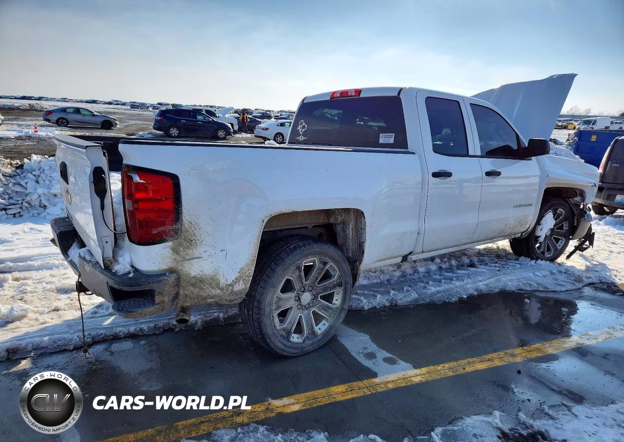 2018 Chevrolet Silverado C1500 VIN:1GCRCNEC9JZ376093 - 3