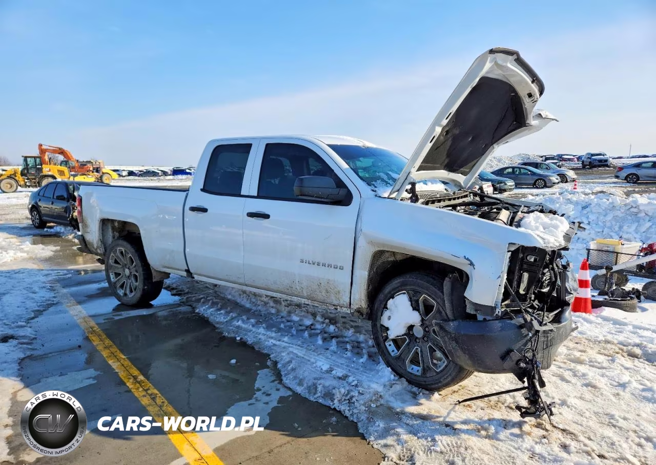 2018 Chevrolet Silverado C1500 VIN:1GCRCNEC9JZ376093 - 4