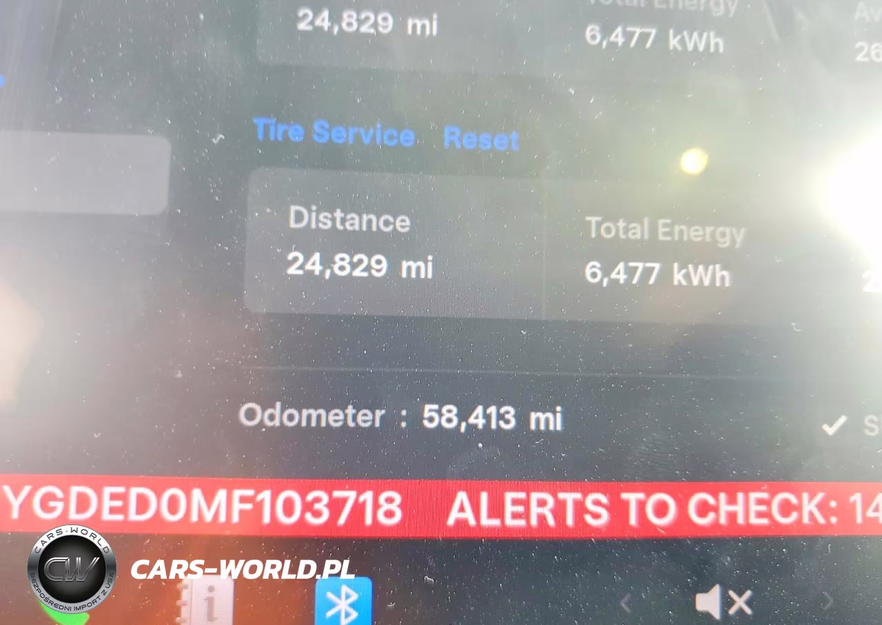 2021 Tesla Model Y VIN:5YJYGDED0MF103718 - 9