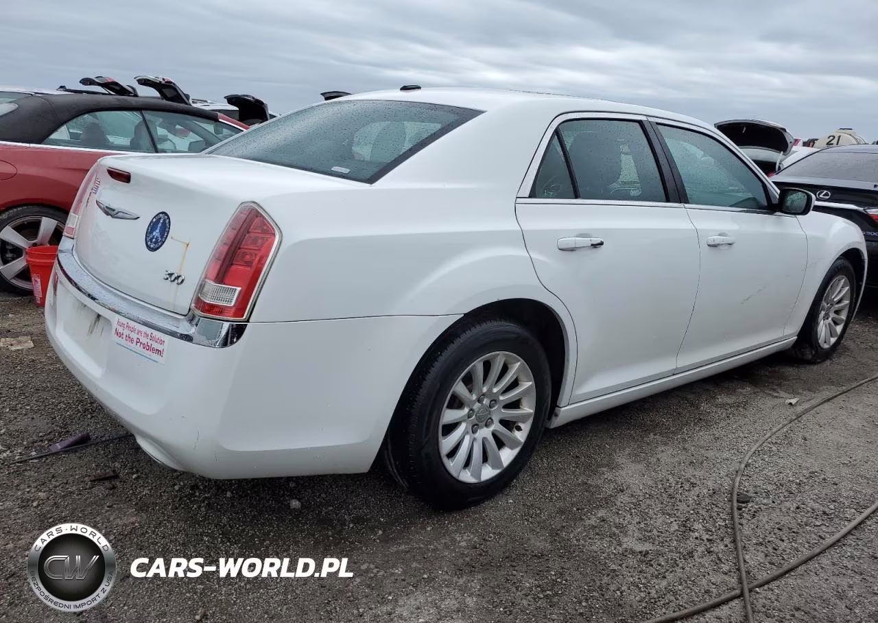 2014 Chrysler 300 VIN:2C3CCAAG8EH252690 - 3