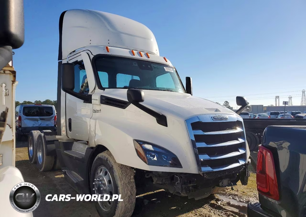 2020 Freightliner Cascadia 126" Day Cab Semi Truck