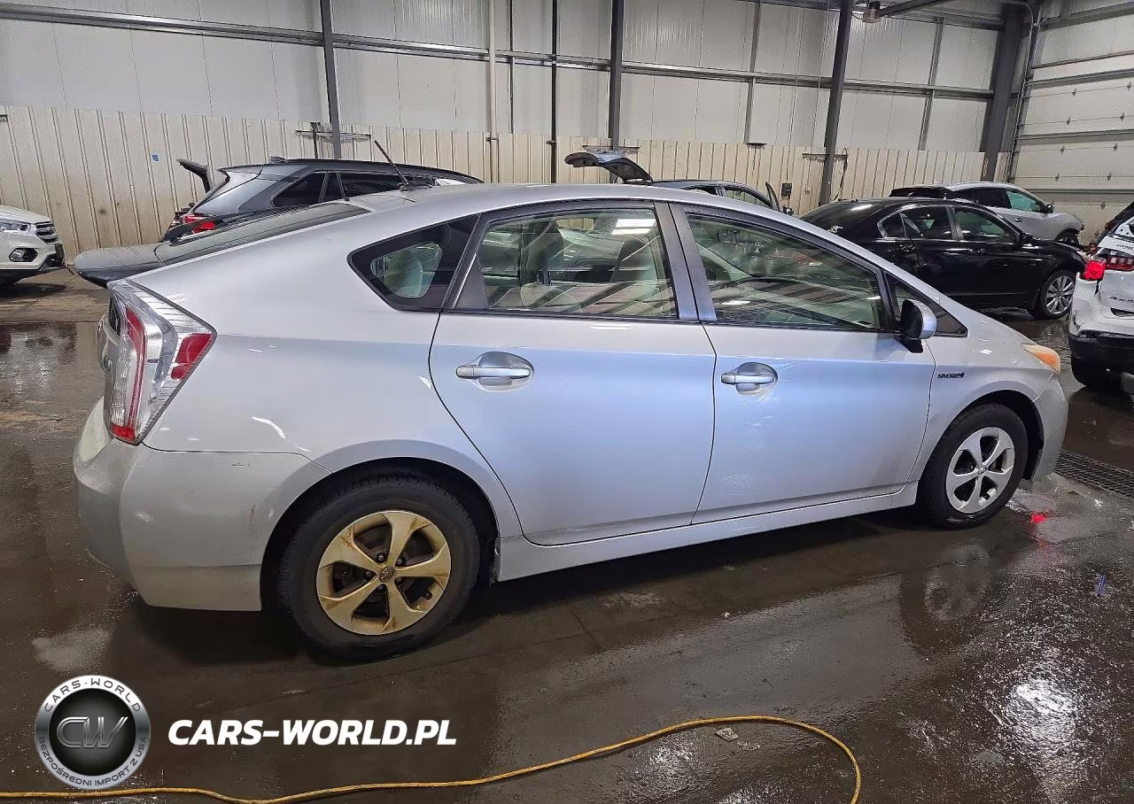 2012 Toyota Prius Three VIN:JTDKN3DU2C5393774 - 3