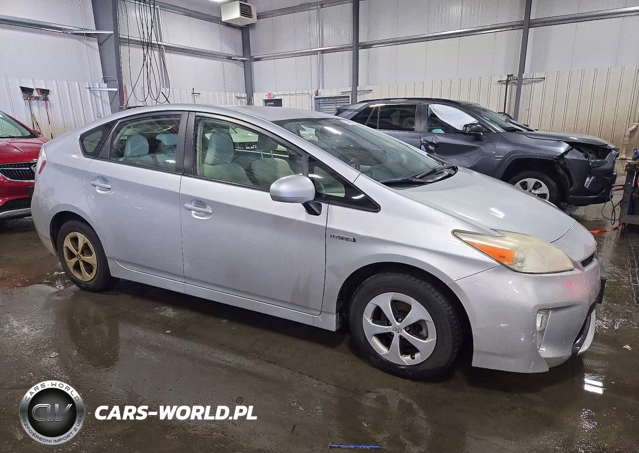 2012 Toyota Prius Three VIN:JTDKN3DU2C5393774 - 4