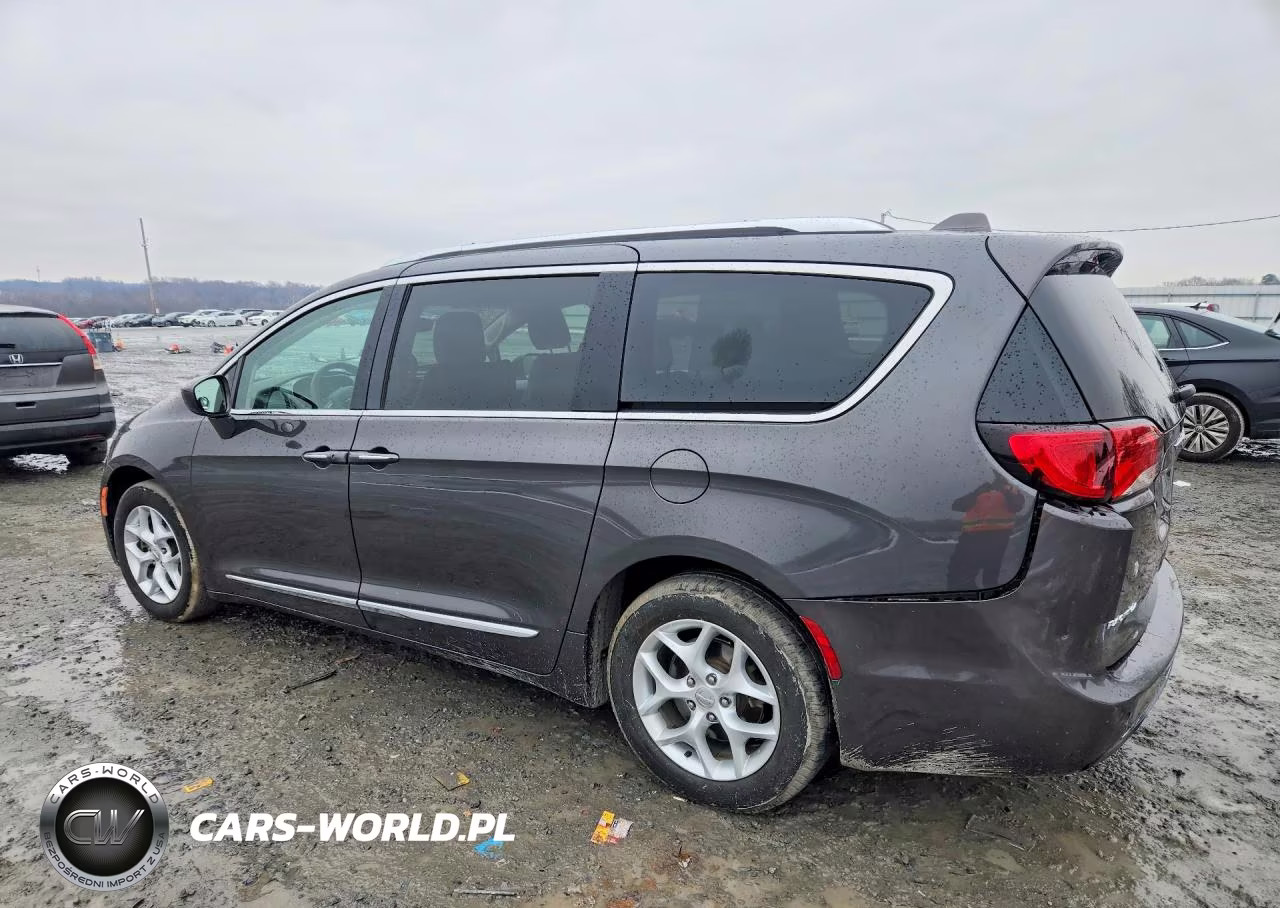 2018 Chrysler Pacifica Touring L VIN:2C4RC1BG1JR114370 - 2
