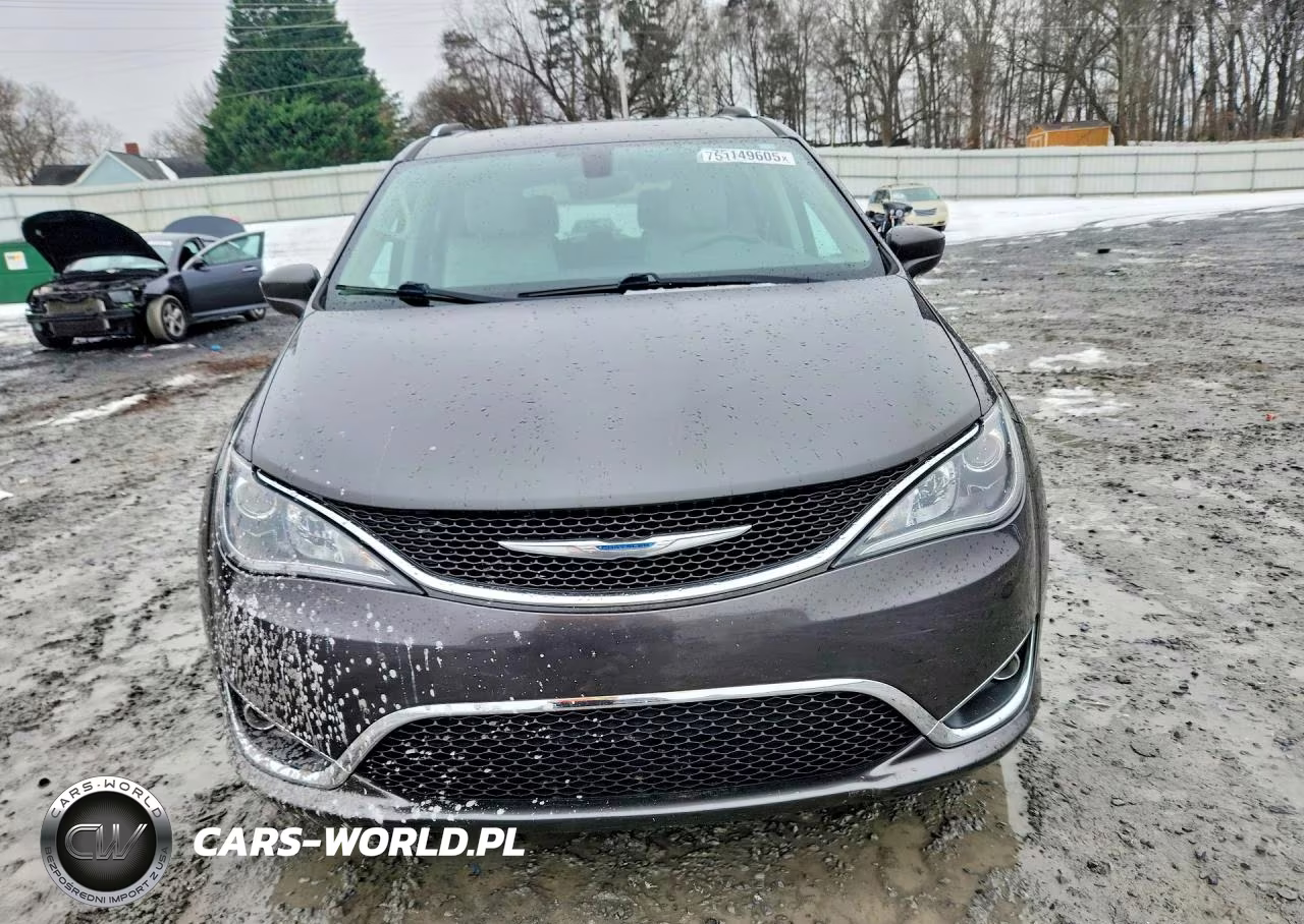2018 Chrysler Pacifica Touring L VIN:2C4RC1BG1JR114370 - 5