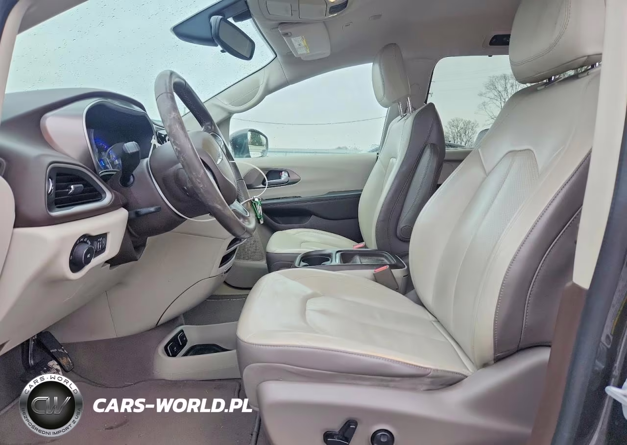 2018 Chrysler Pacifica Touring L VIN:2C4RC1BG1JR114370 - 7