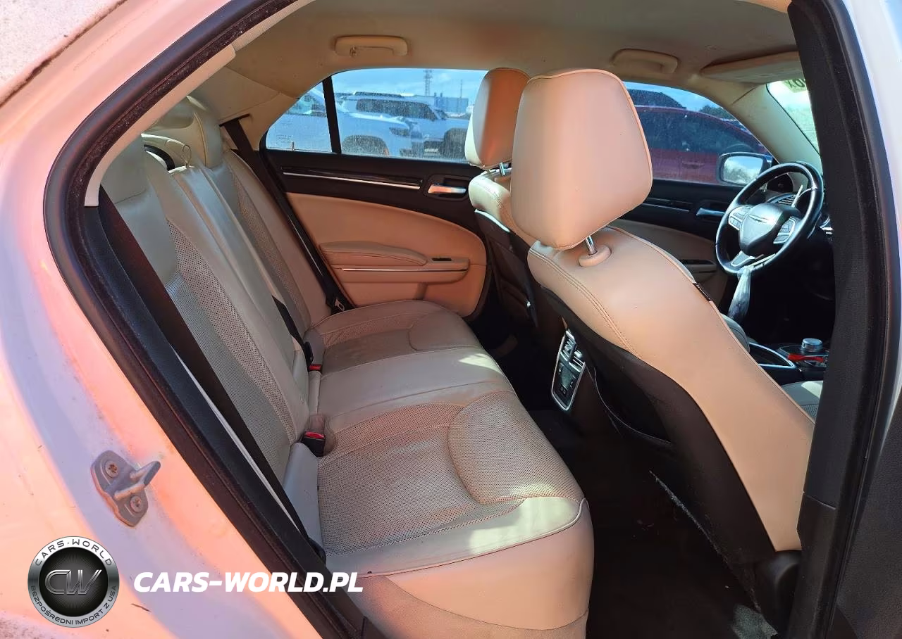 2018 Chrysler 300 Limited VIN:2C3CCAEG8JH137110 - 10