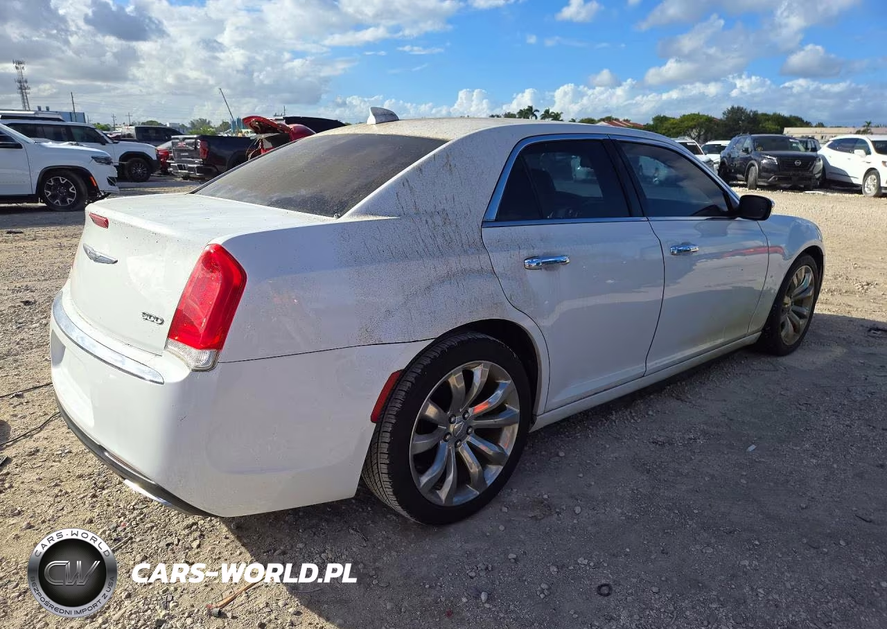 2018 Chrysler 300 Limited VIN:2C3CCAEG8JH137110 - 3